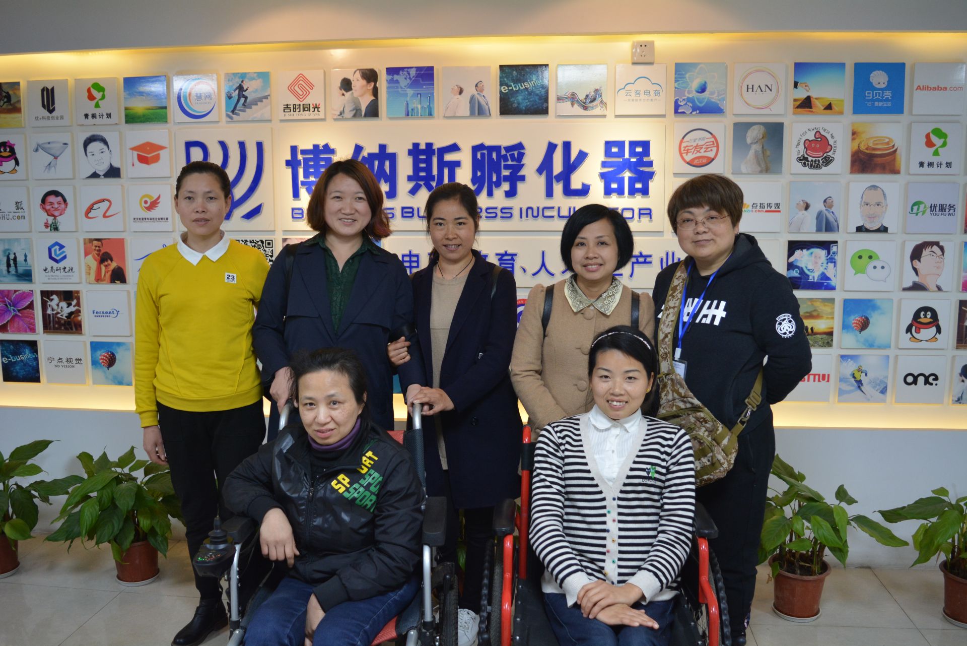 由省“魔豆妈妈”创业扶贫大赛在武汉市青山区启动